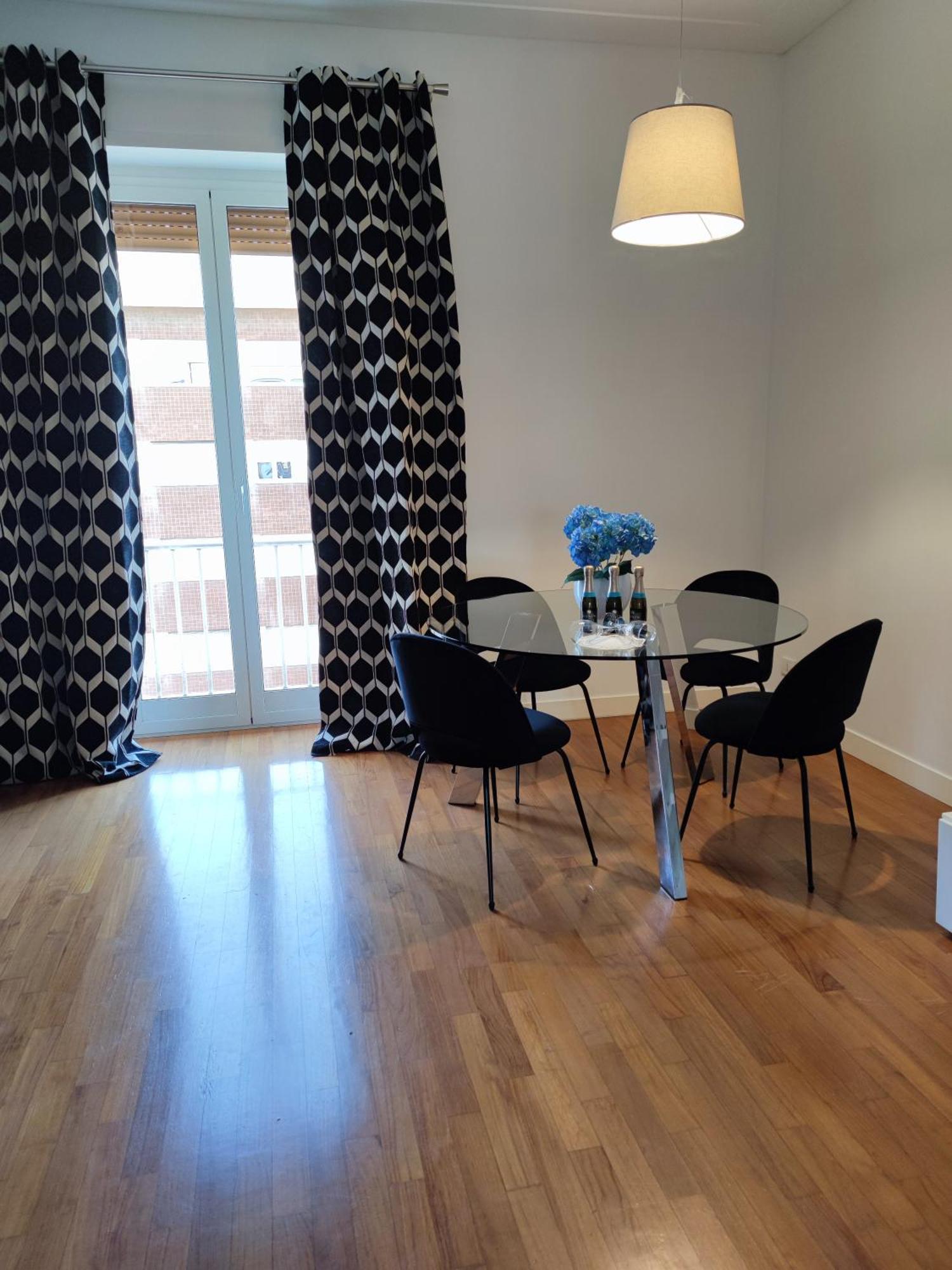 Luxury Apartment *